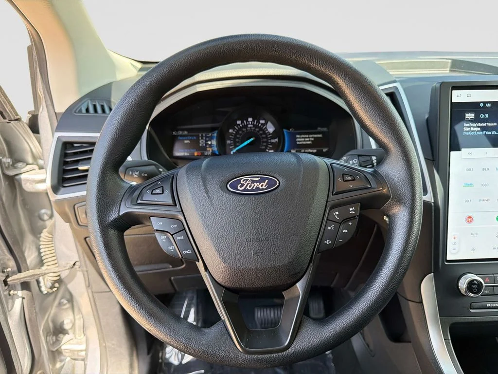 Used 2022 Silver Metallic Ford SE image 29