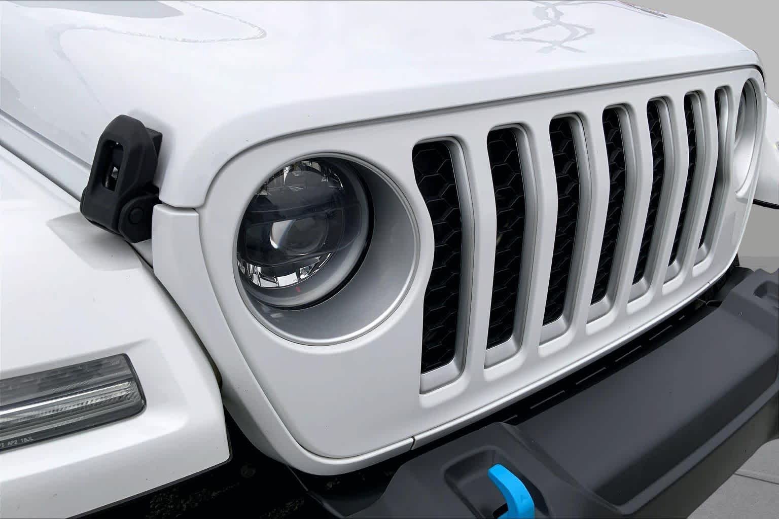 Used 2023 Bright White Clearcoat Jeep Sahara image 23