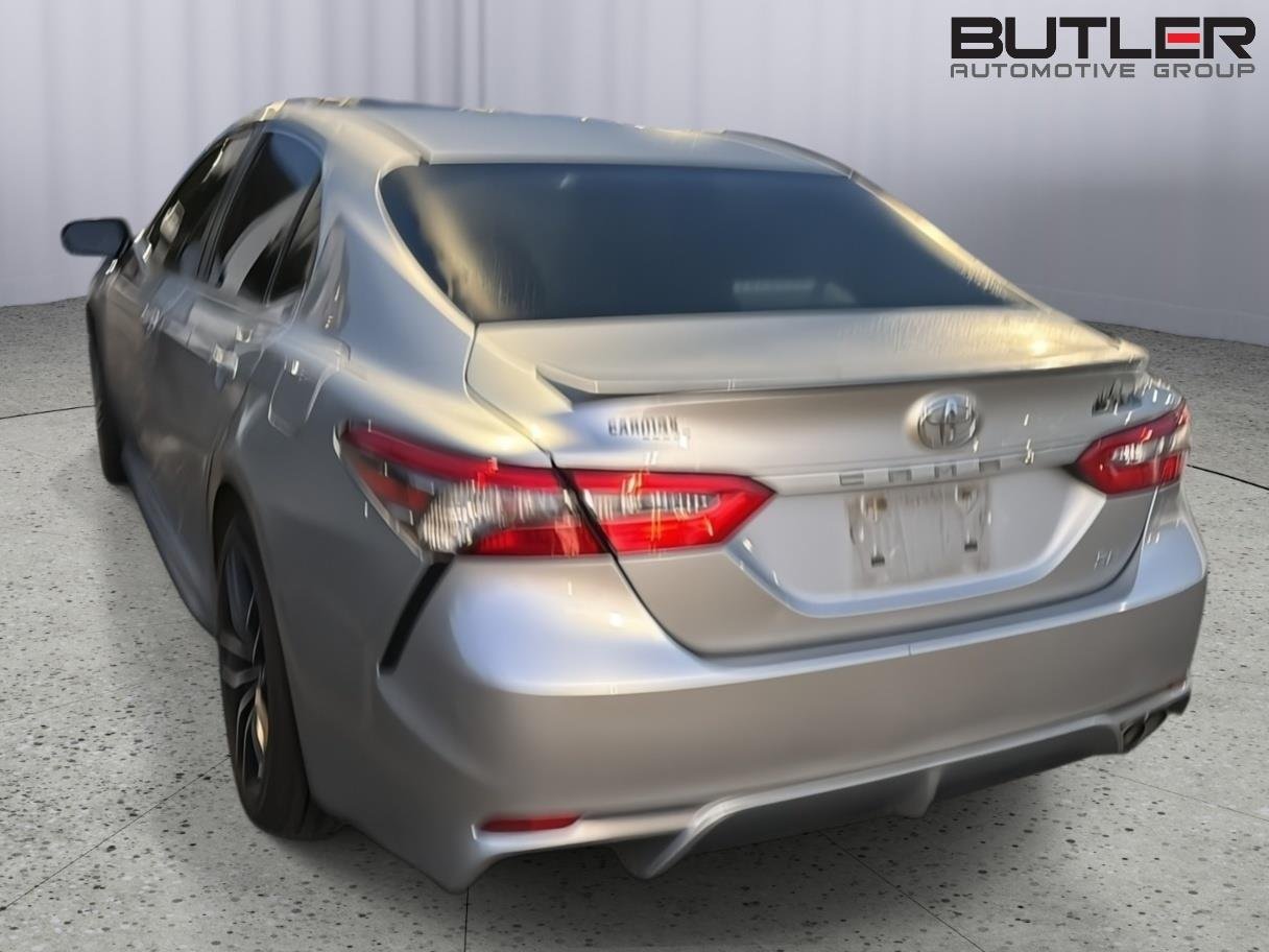 Used 2018 Celestial Silver Metallic Toyota SE image 8