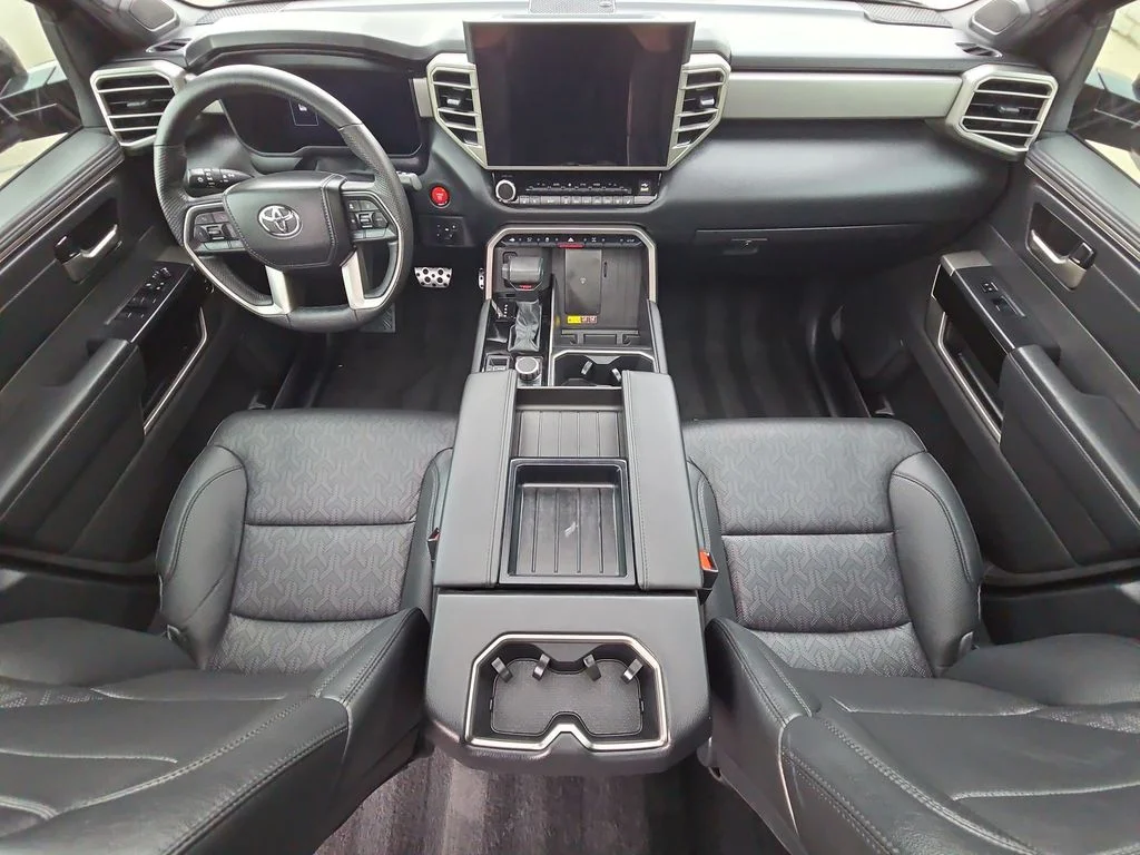 Used 2025  Toyota Limited image 32