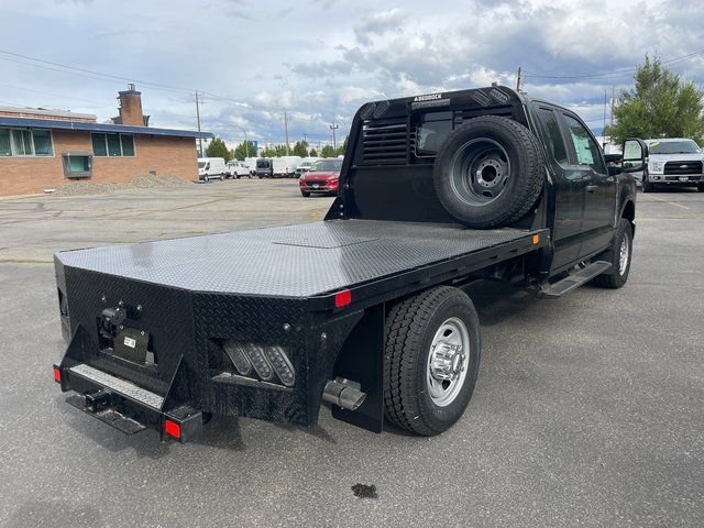 2025 Ford F-350 Super Duty Chassis Cab XL - Photo 13