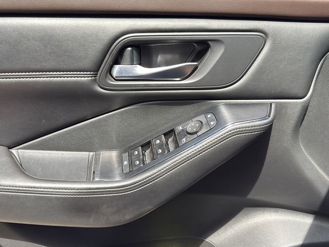 Used 2022 Blue Nissan SV image 27