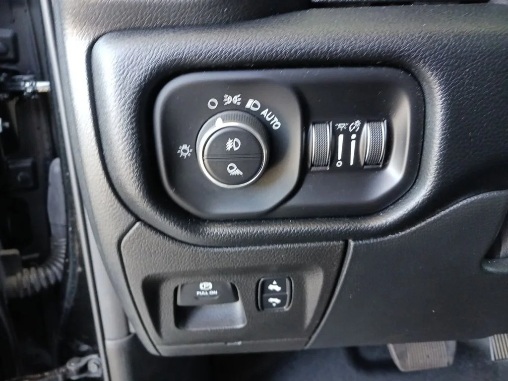 Used 2021 Black Ram Laramie image 39