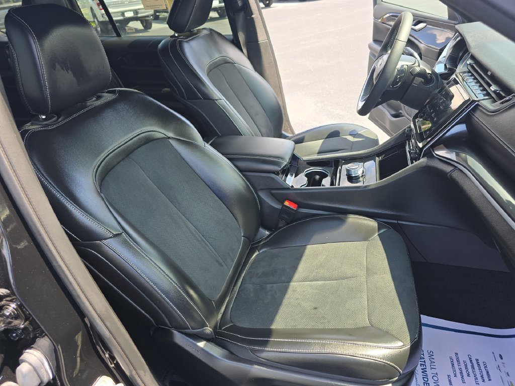 Used 2023 Black Jeep Altitude image 26