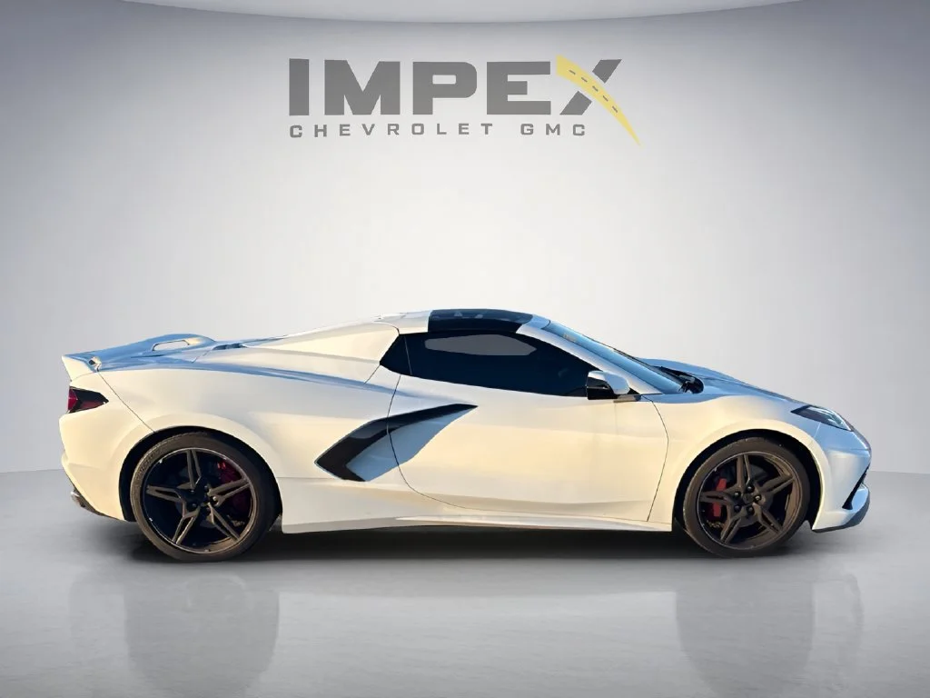 Used 2021 ARCTIC WHITE Chevrolet 2LT image 6