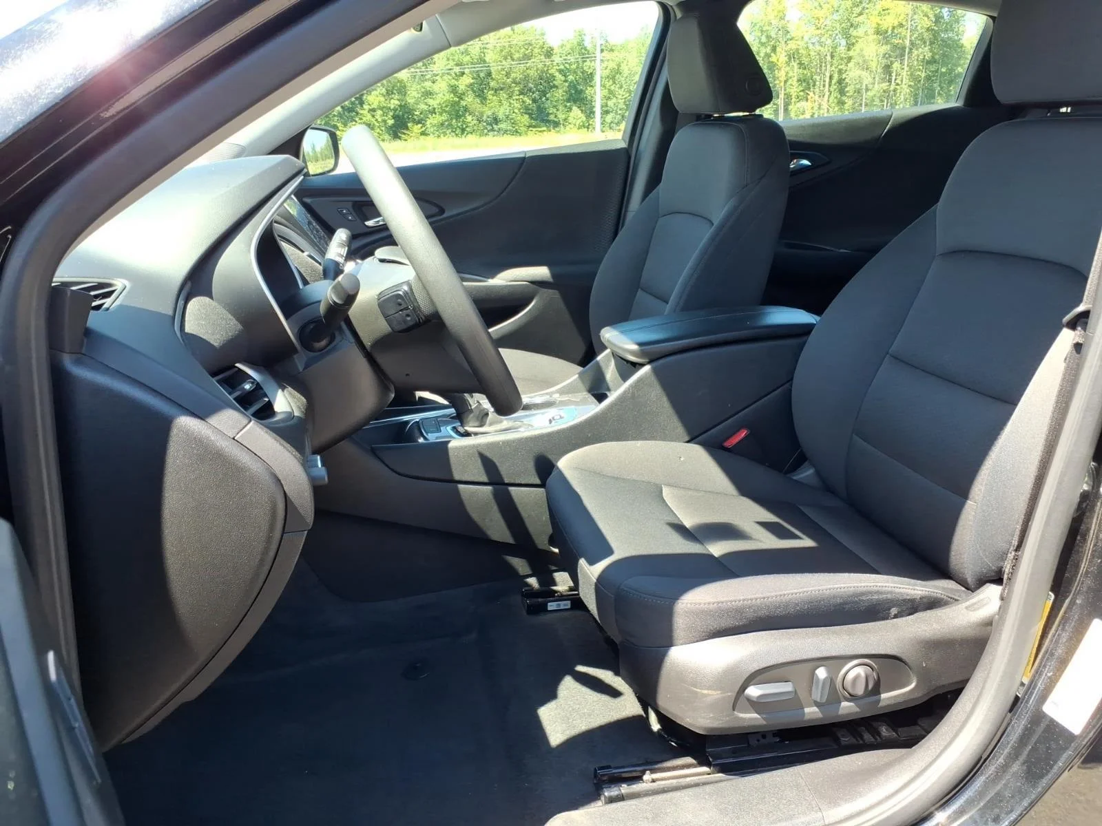 Used 2025 Mosaic Black Metallic Chevrolet LT image 18