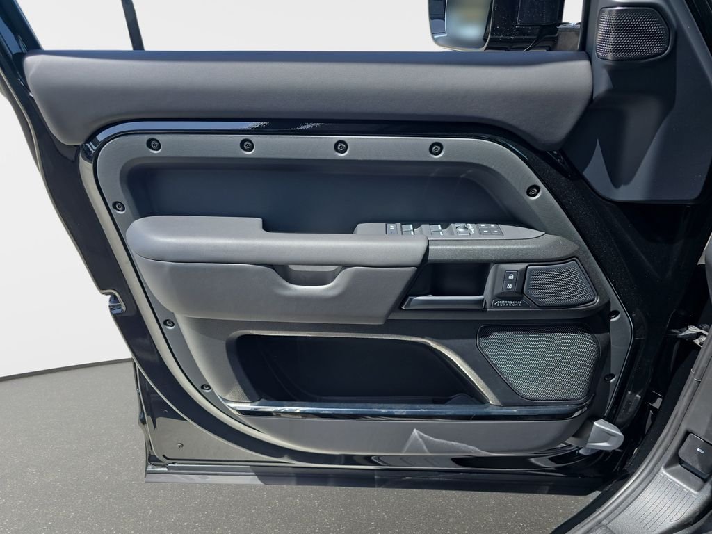 New 2026 Narvik Black Land Rover OCTA Black image 28