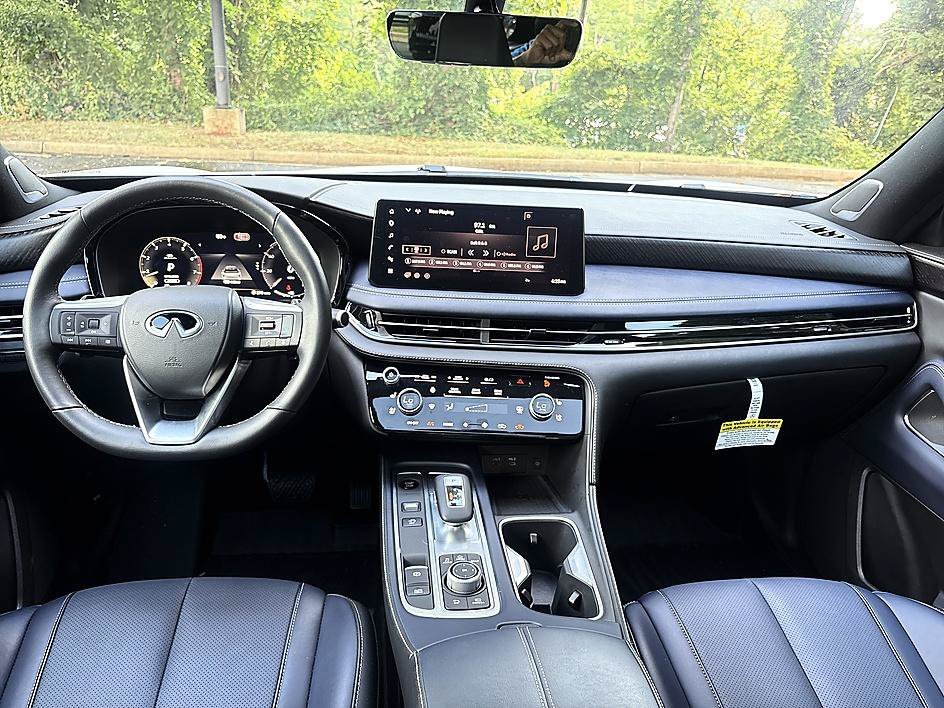 Used 2026 Radiant White INFINITI SPORT image 19