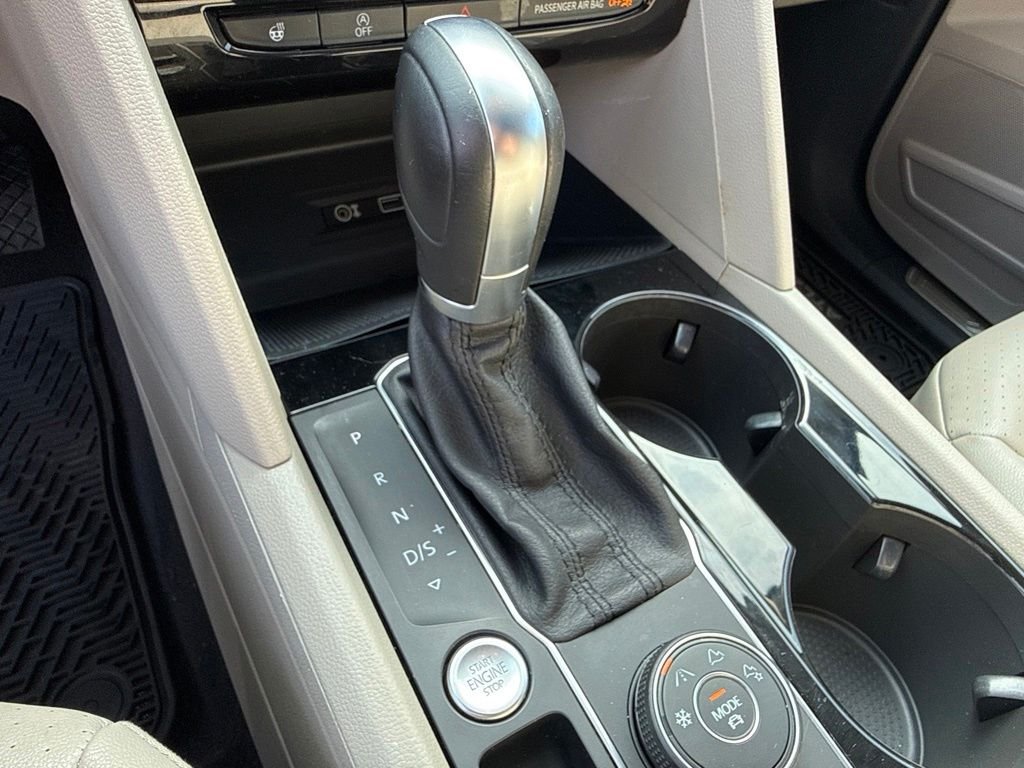 Used 2019 Black Volkswagen SEL image 37