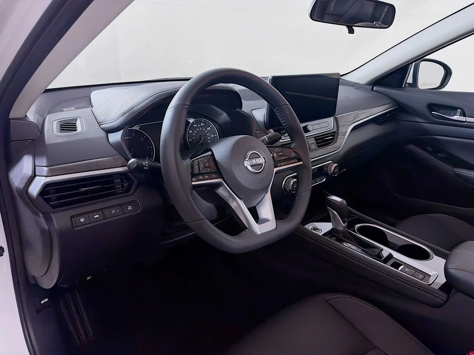 Certified Used 2025 Pearl White Tricoat Nissan SL image 7