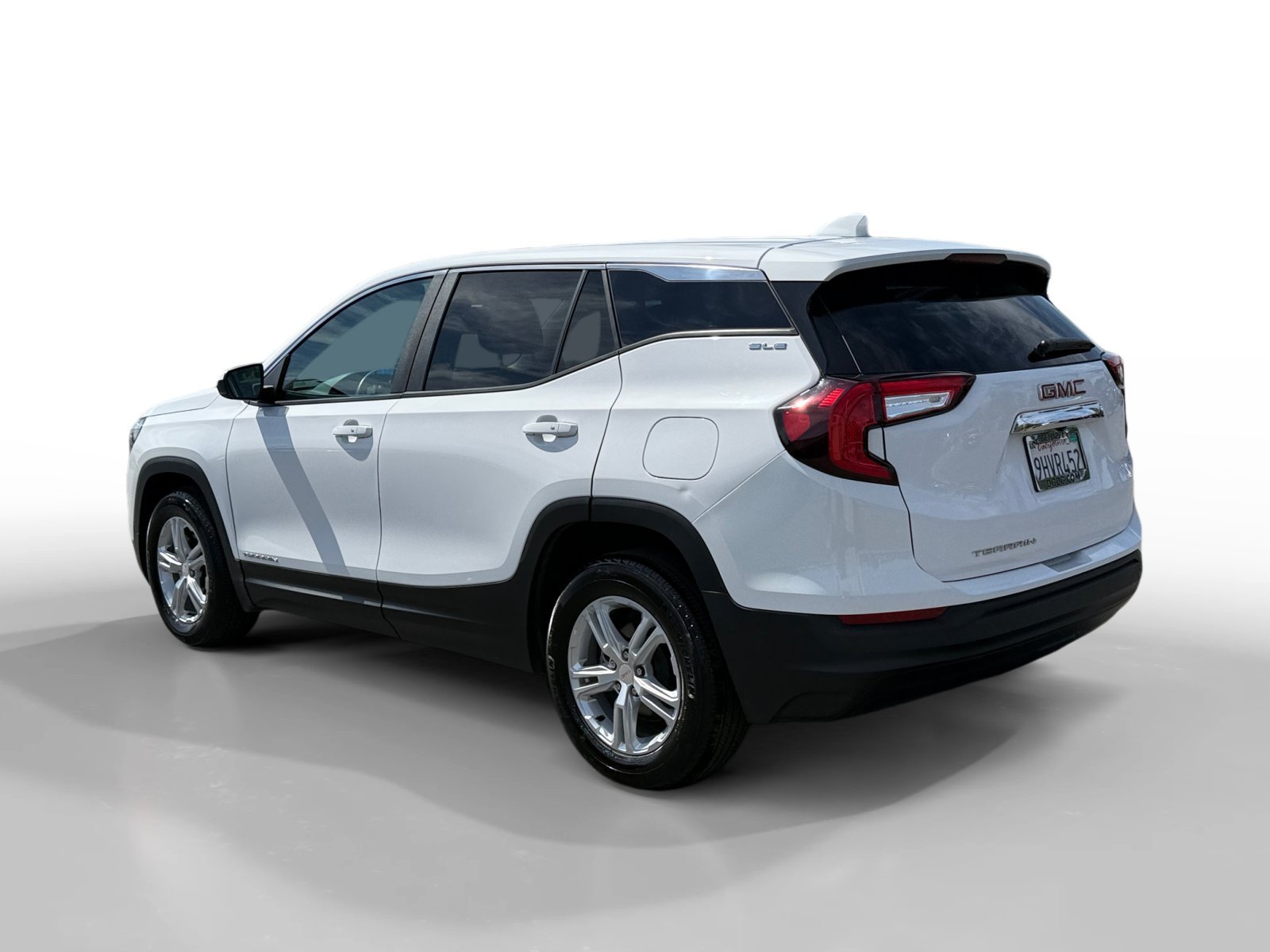 Used 2024 Summit White GMC SLE image 3