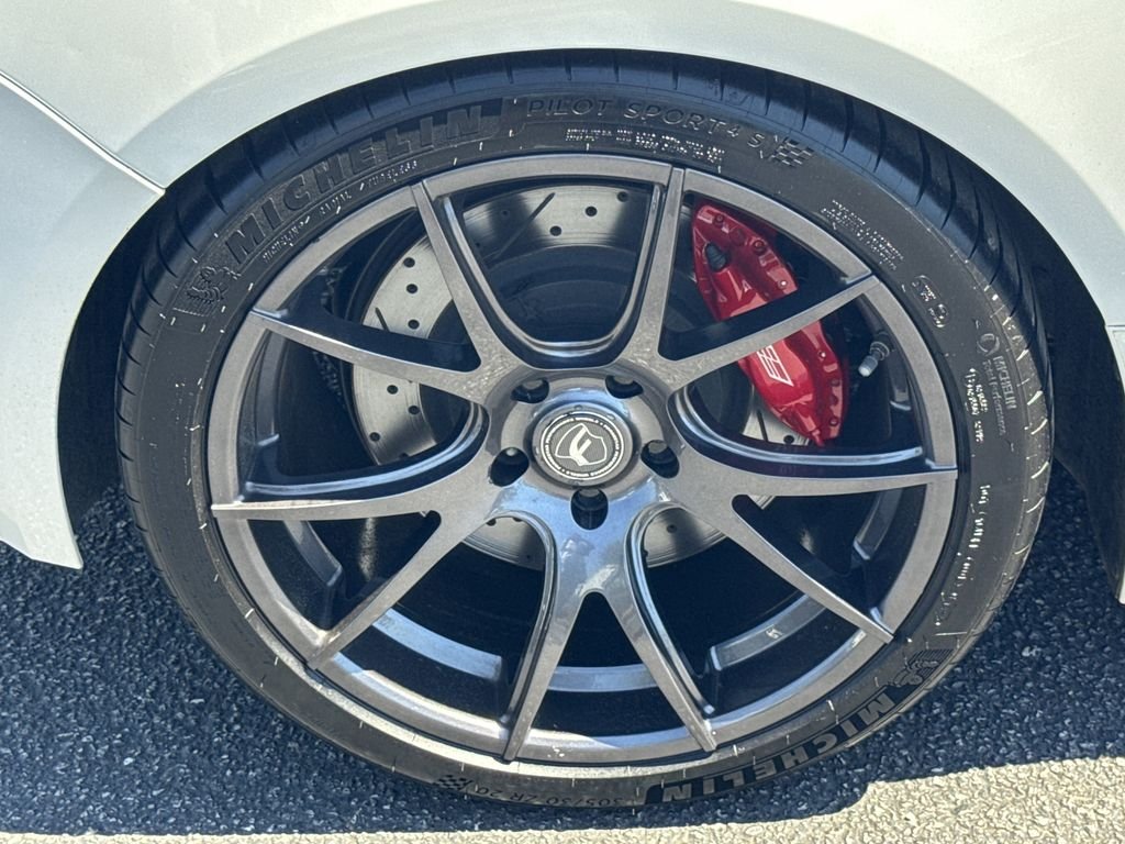 Used 2015 White Cadillac Base image 16