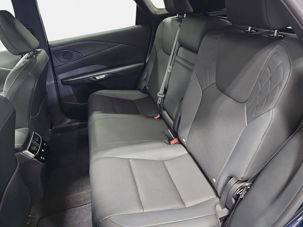 Certified Used 2025  Lexus 350h Premium image 13
