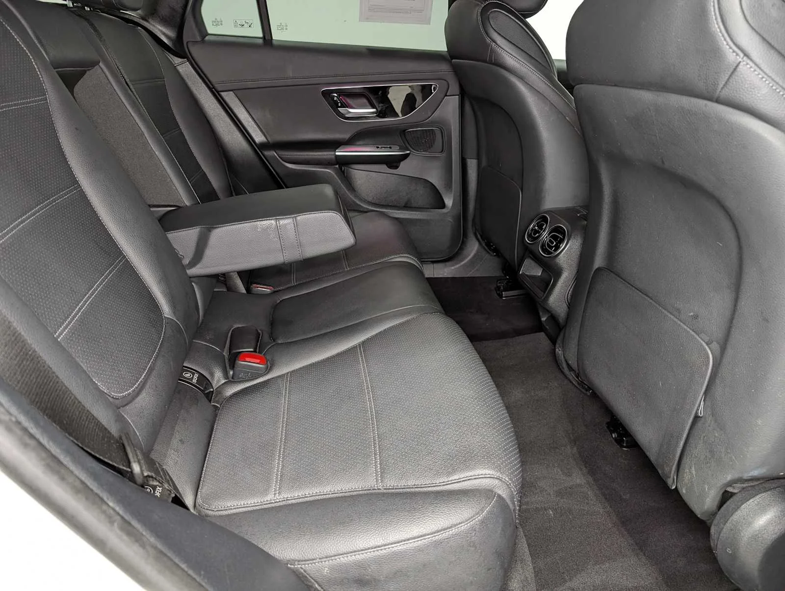 Used 2024 Polar White Mercedes-Benz GLC 300 image 36
