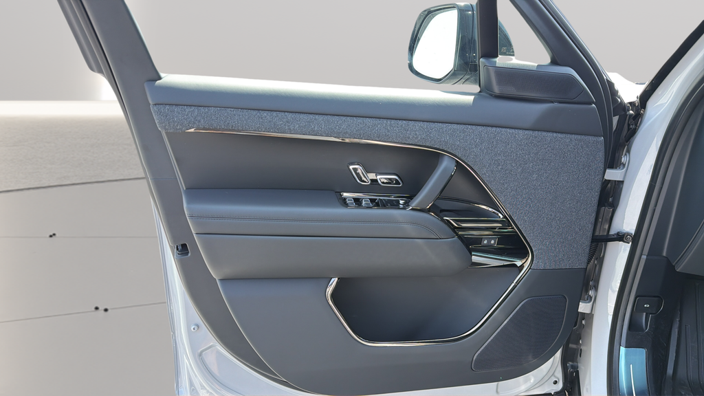 New 2026 Borasco Grey Land Rover Dynamic SE image 17