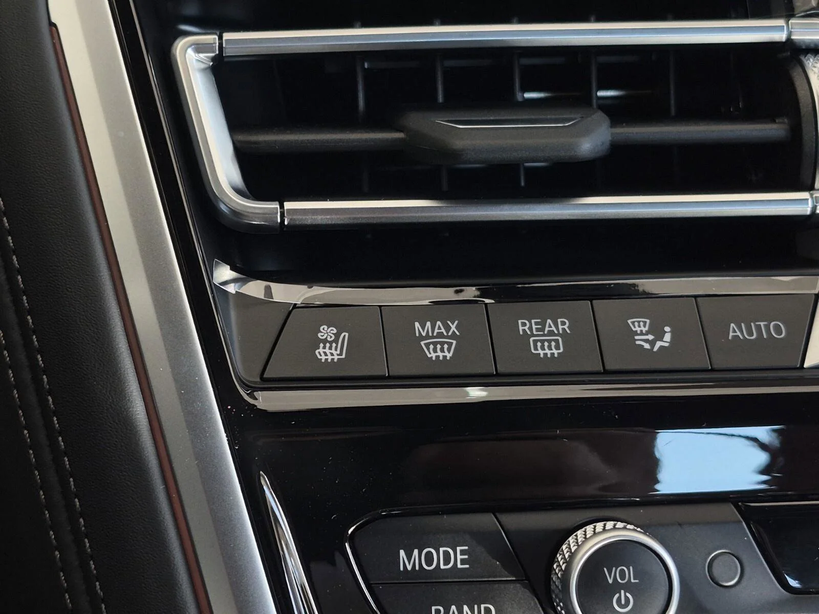 2026 BMW 8 Series 840i - Photo 19