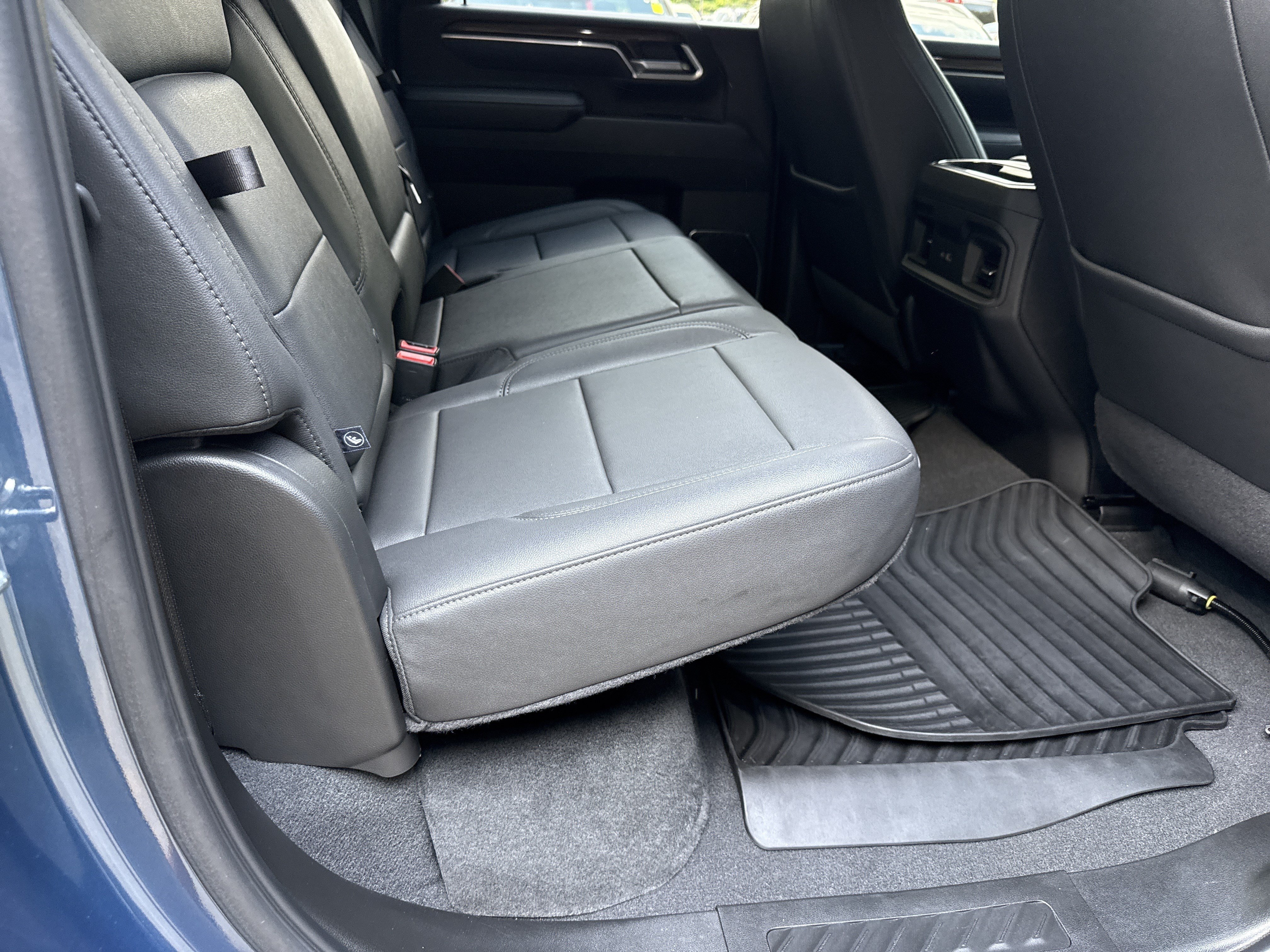 Used 2025 Lakeshore Blue Metallic Chevrolet LT image 17