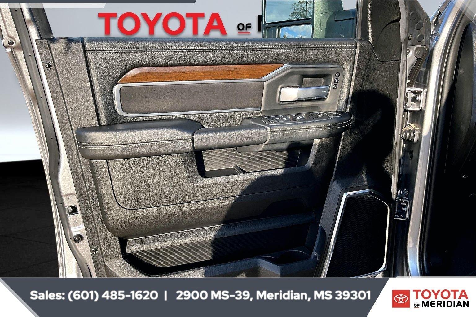 Used 2024 Billet Silver Metallic Clearcoat Ram Laramie image 17