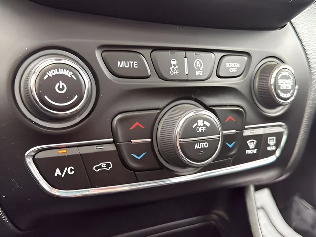 Used 2022 White Jeep Limited image 27