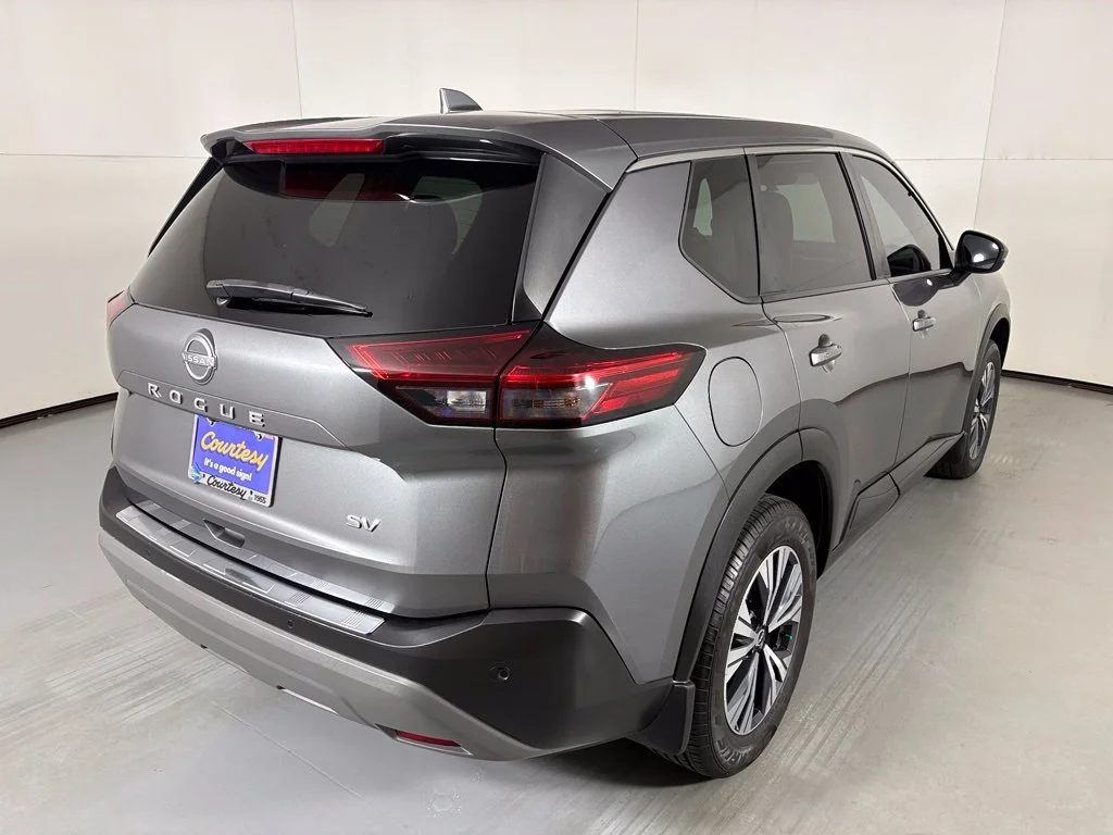 Used 2022 Gray Nissan SV image 8