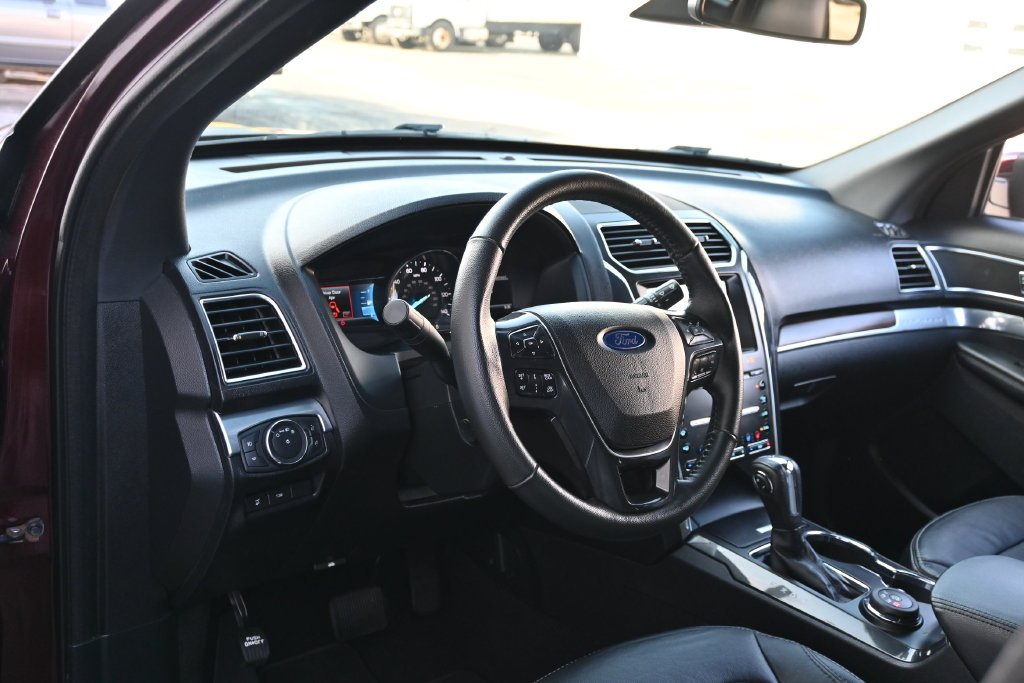 Used 2019 Burgundy Ford Limited image 18