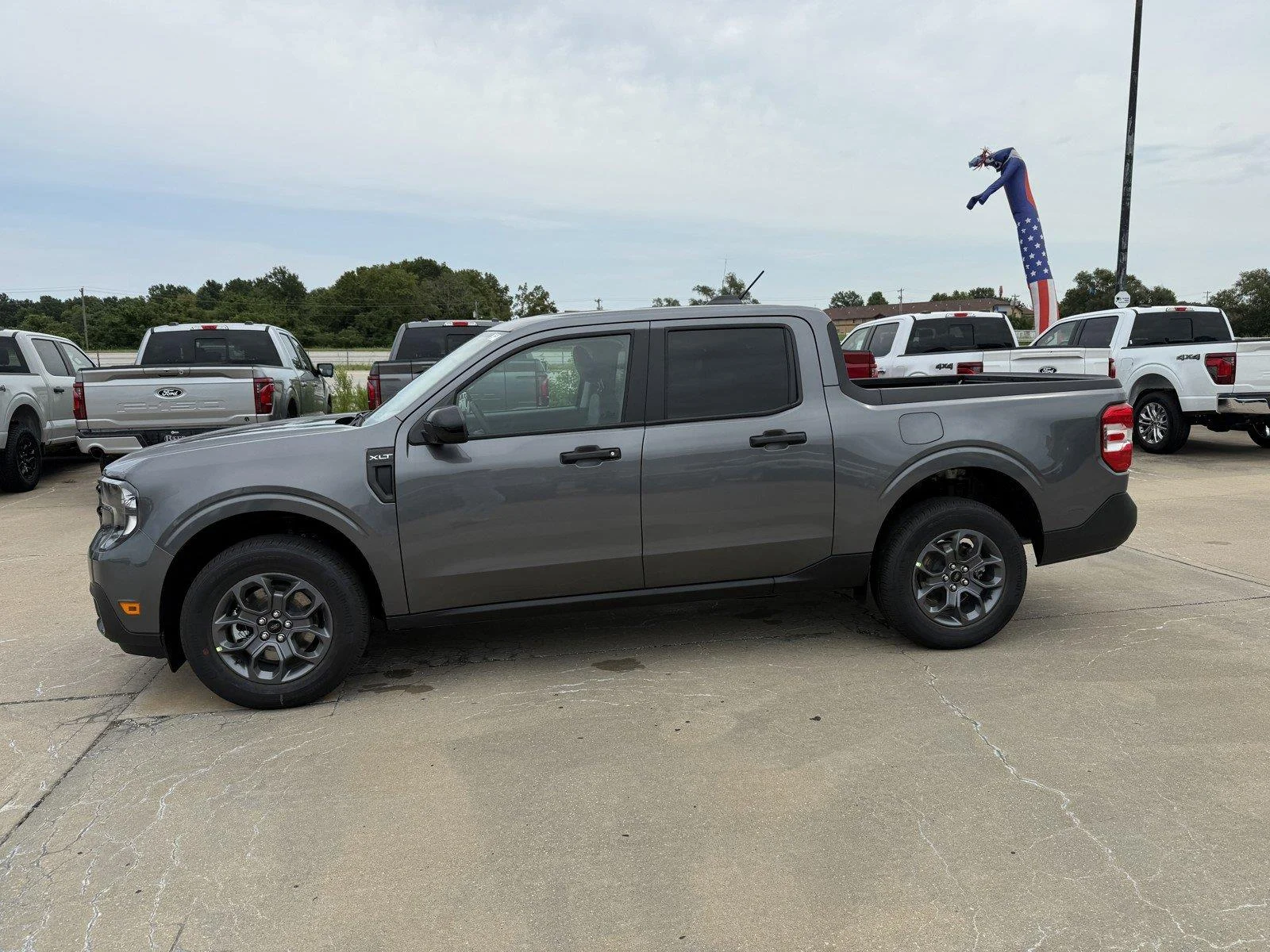 New 2026 Carbonized Gray Metallic Ford XLT image 5