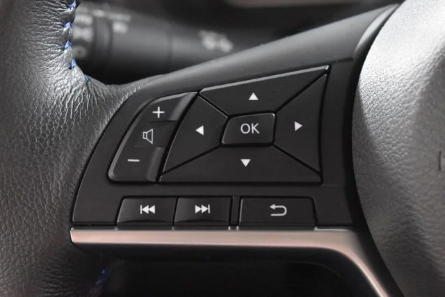 Used 2022 Silver Nissan SV Plus image 22