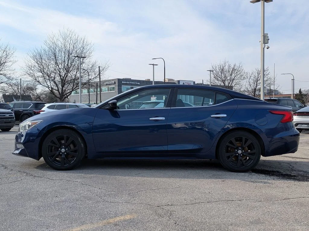 Used 2017 Blue Nissan 3.5 S image 4