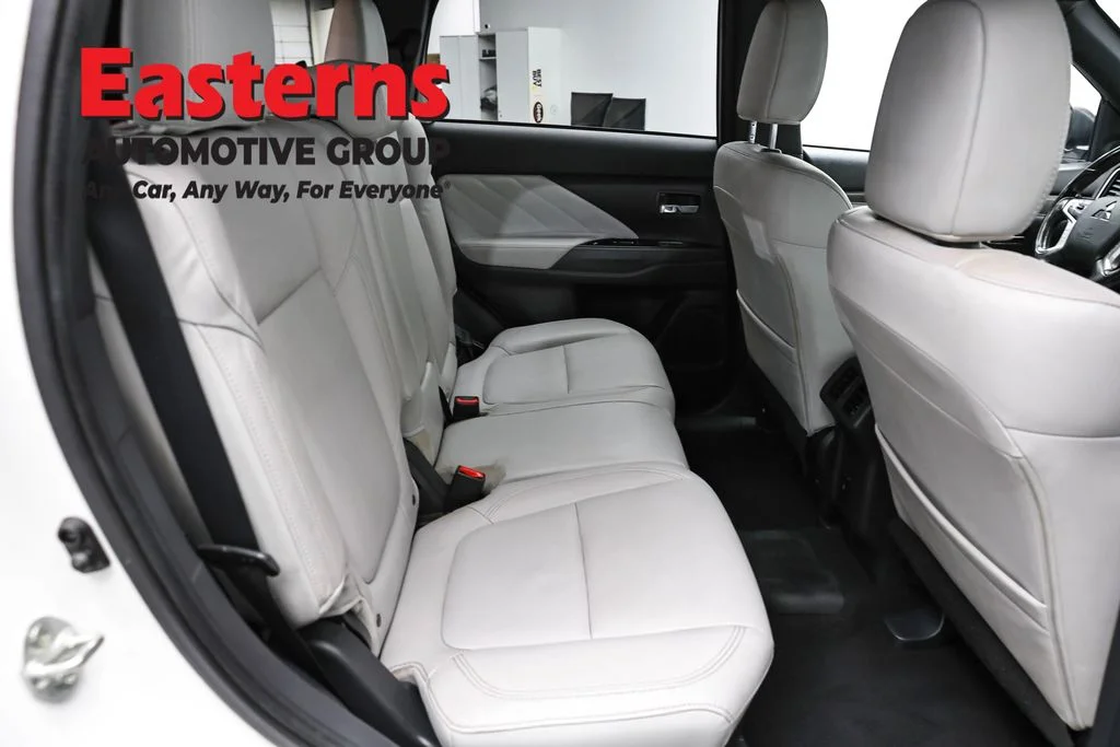 Used 2020 White Mitsubishi SEL image 22