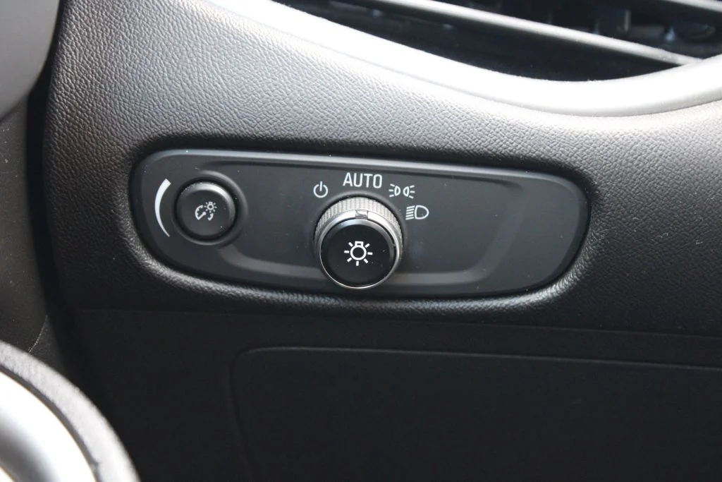 Used 2020 White Chevrolet LS image 26