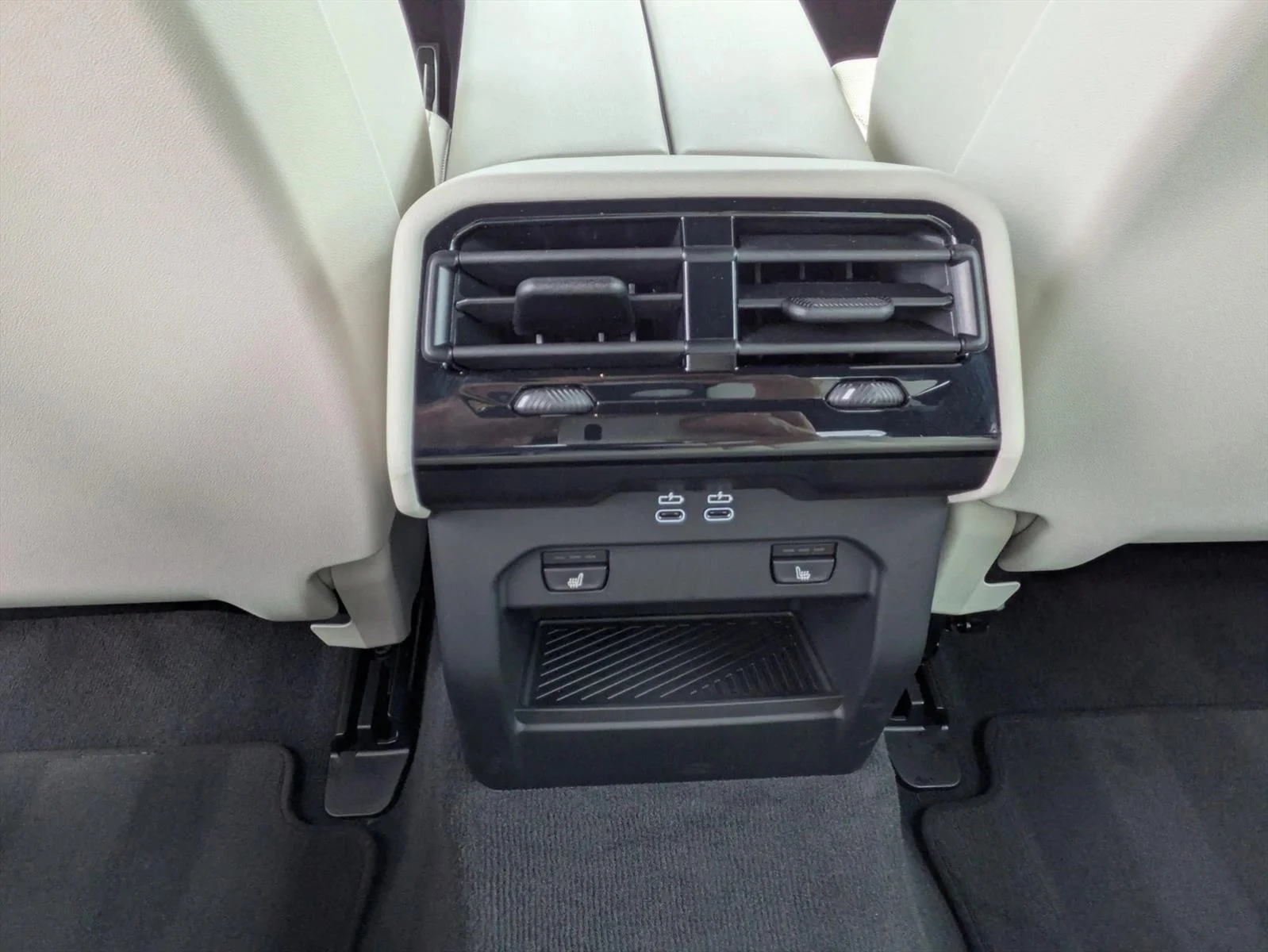 2025 BMW i5 M60 - Photo 17