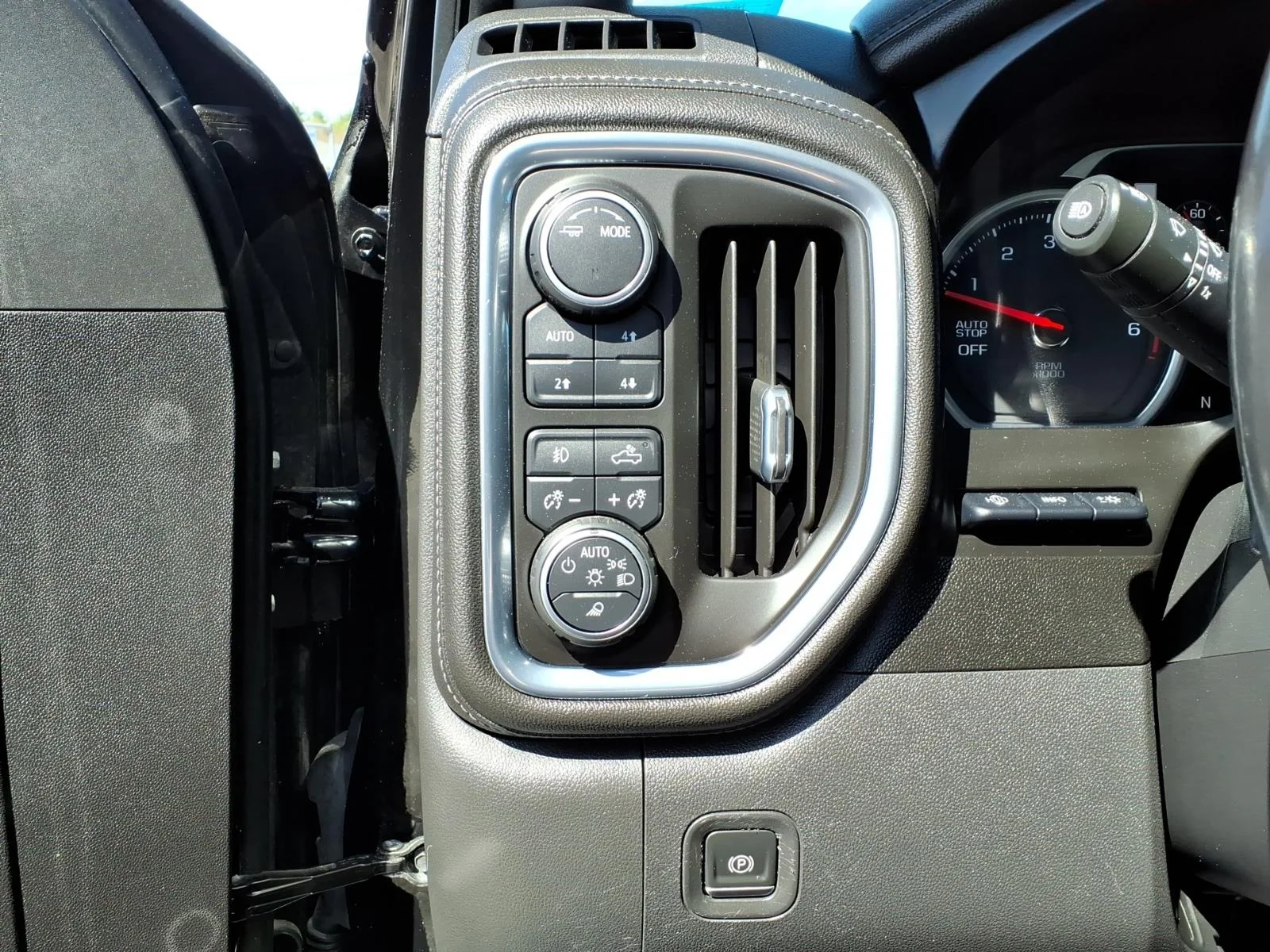 2021 Chevrolet Silverado 1500 LTZ - Photo 11