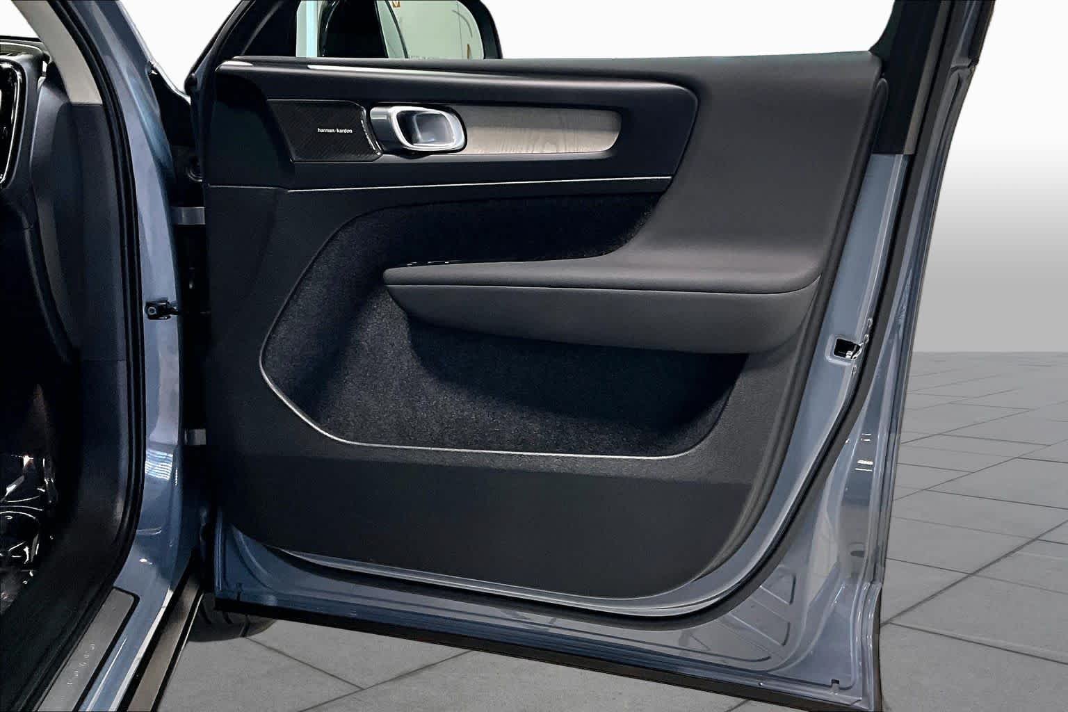 Used 2023 Thunder Grey Metallic Volvo Ultimate Dark Theme image 22
