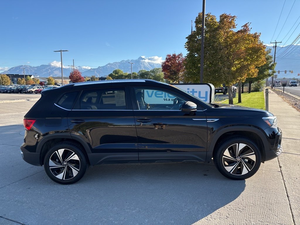 2024 Volkswagen Taos SE photo 3