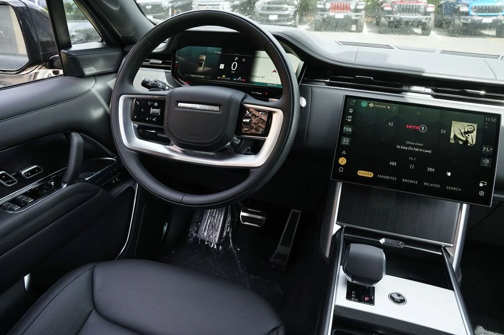 New 2026 Santorini Black Land Rover SE image 17