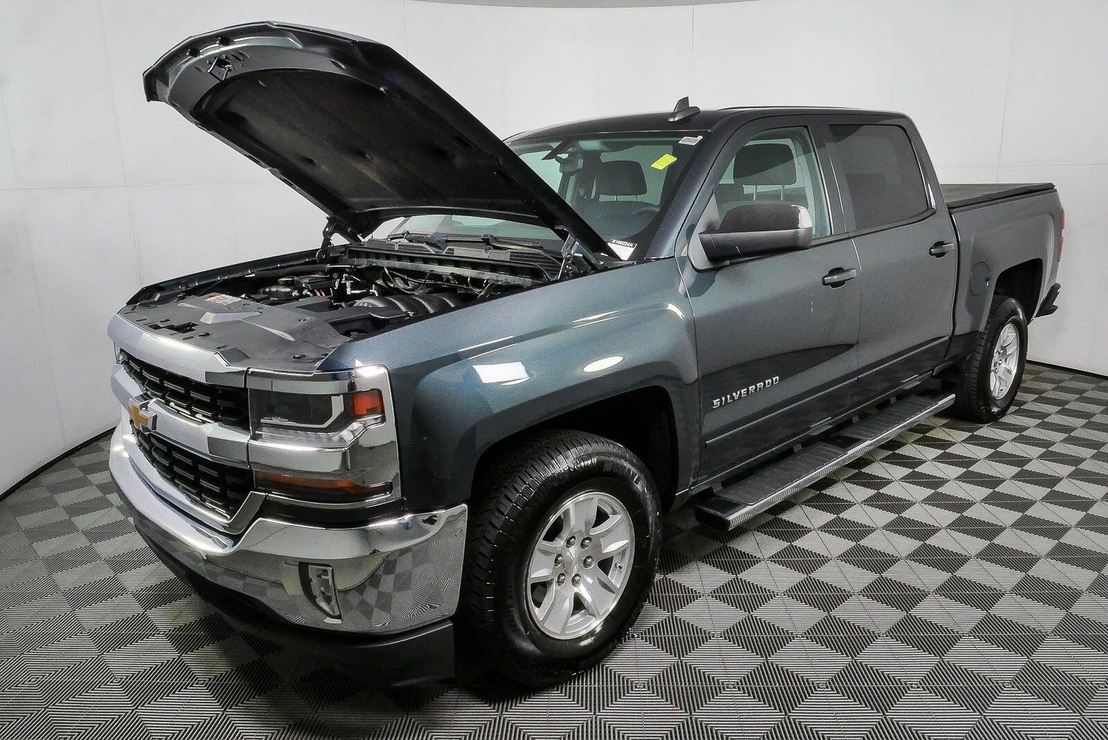 Used 2017 GRAPHITE METALLIC Chevrolet LT image 30