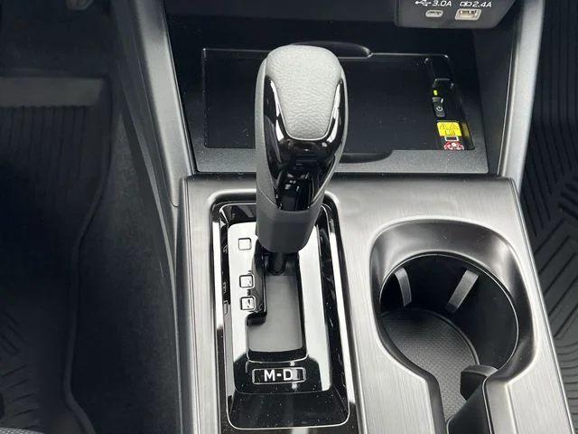 New 2026 CRYSTAL WHITE PEARL Subaru Limited image 17