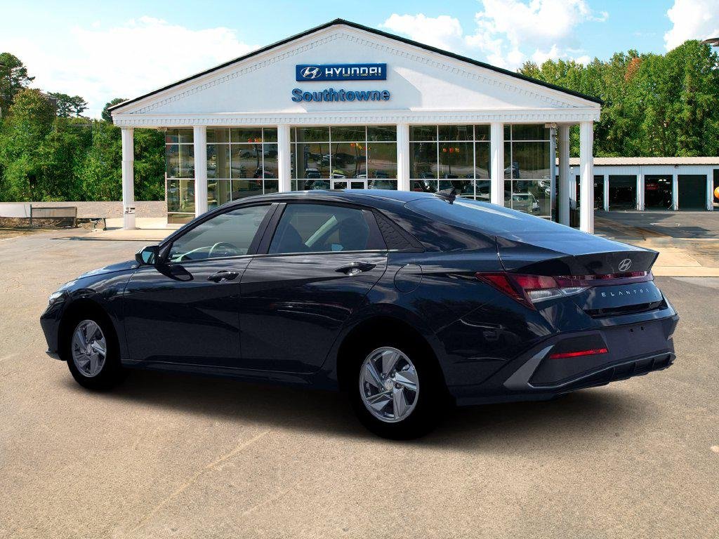New 2026 Black Hyundai SE image 4