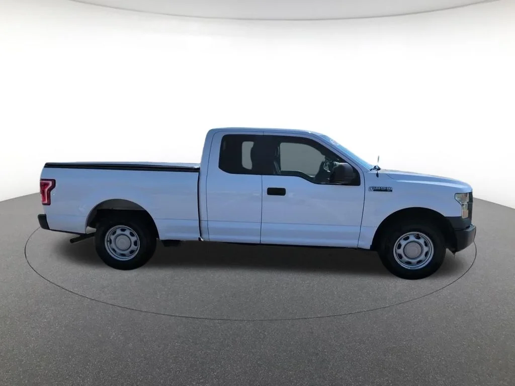 Used 2016 White Ford XL image 4