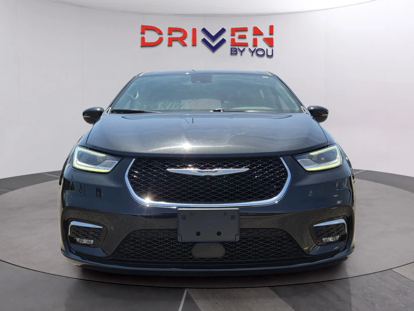 Used 2023 Brilliant Black Crystal Pearlcoat Chrysler Touring L image 8