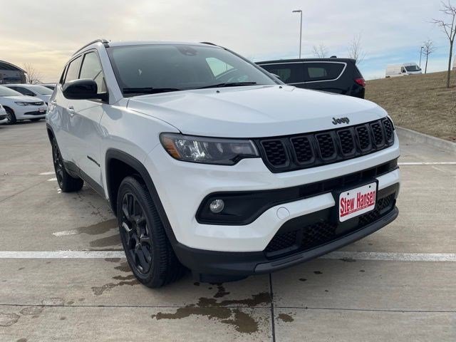 New 2026 Bright White Clearcoat Jeep Latitude Altitude image 7