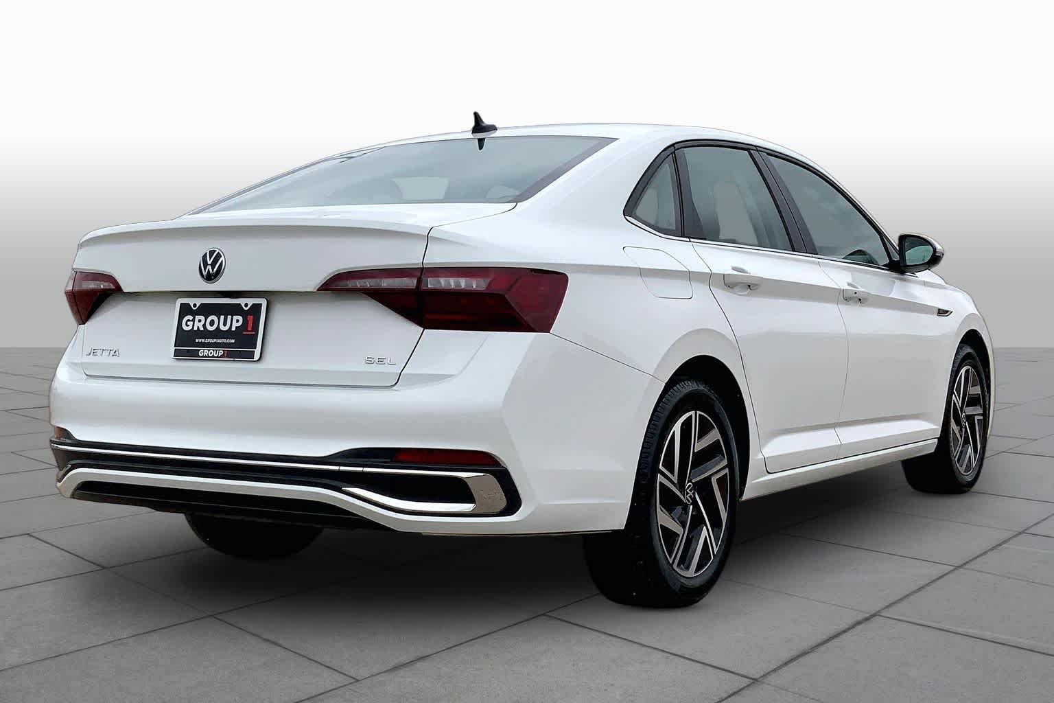 Used 2024 OPAL WHITE PEARL EFFECT Volkswagen SEL image 13