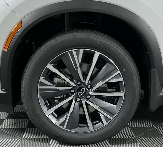 Certified Used 2027 White INFINITI LUXE image 10