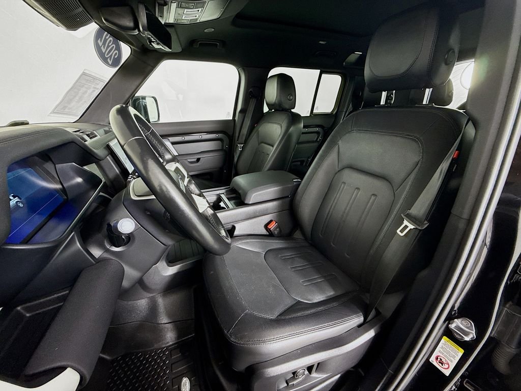 Certified Used 2022 Black Land Rover X-Dynamic SE image 5