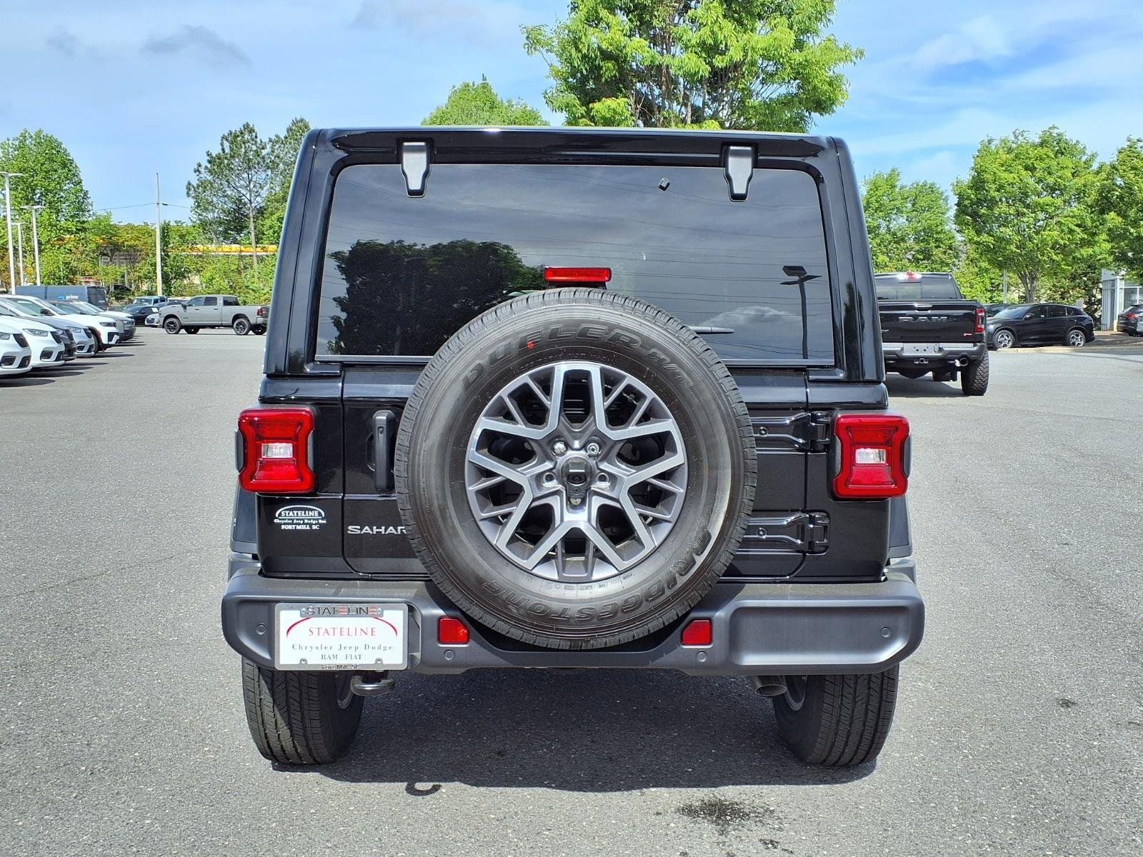 New 2026 Black Clear-Coat Exterior Paint Jeep Sahara image 8