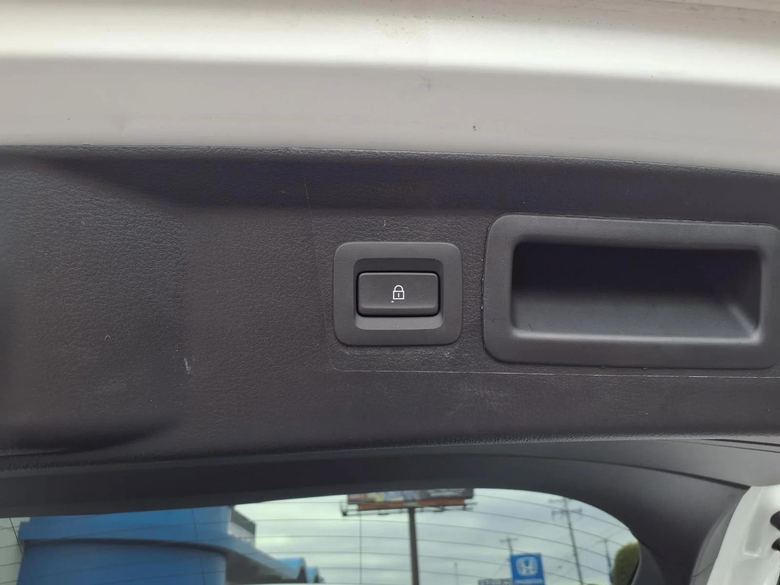 Used 2023 Wind Chill Pearl Mazda 2.5 S Select image 7