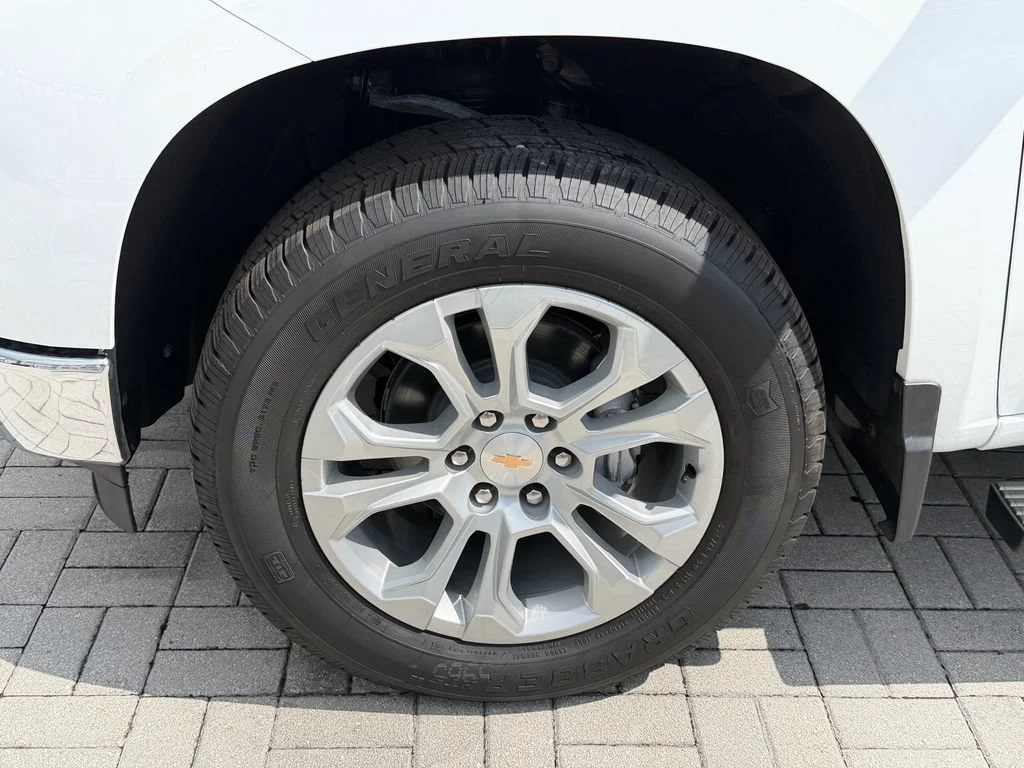 New 2025 Summit White Chevrolet LTZ image 16
