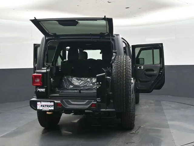 New 2026 Black Clear-Coat Exterior Paint Jeep 85th Anniversary Edition image 50