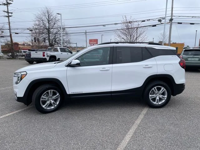 Used 2022 Summit White GMC SLE image 4