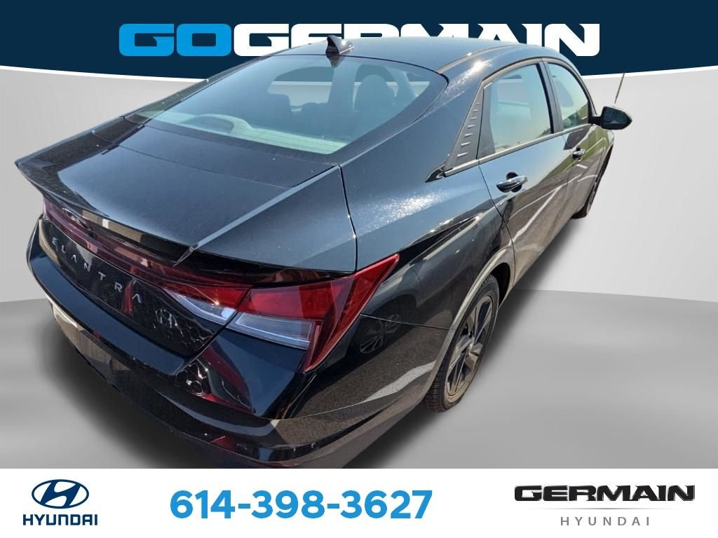 Used 2023 Black Hyundai SEL image 9
